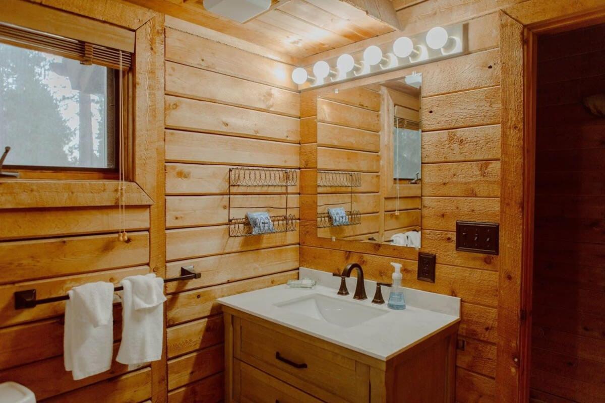 Crystal Mountain Cabin-Shuttle Pass Included! Thompsonville 외부 사진